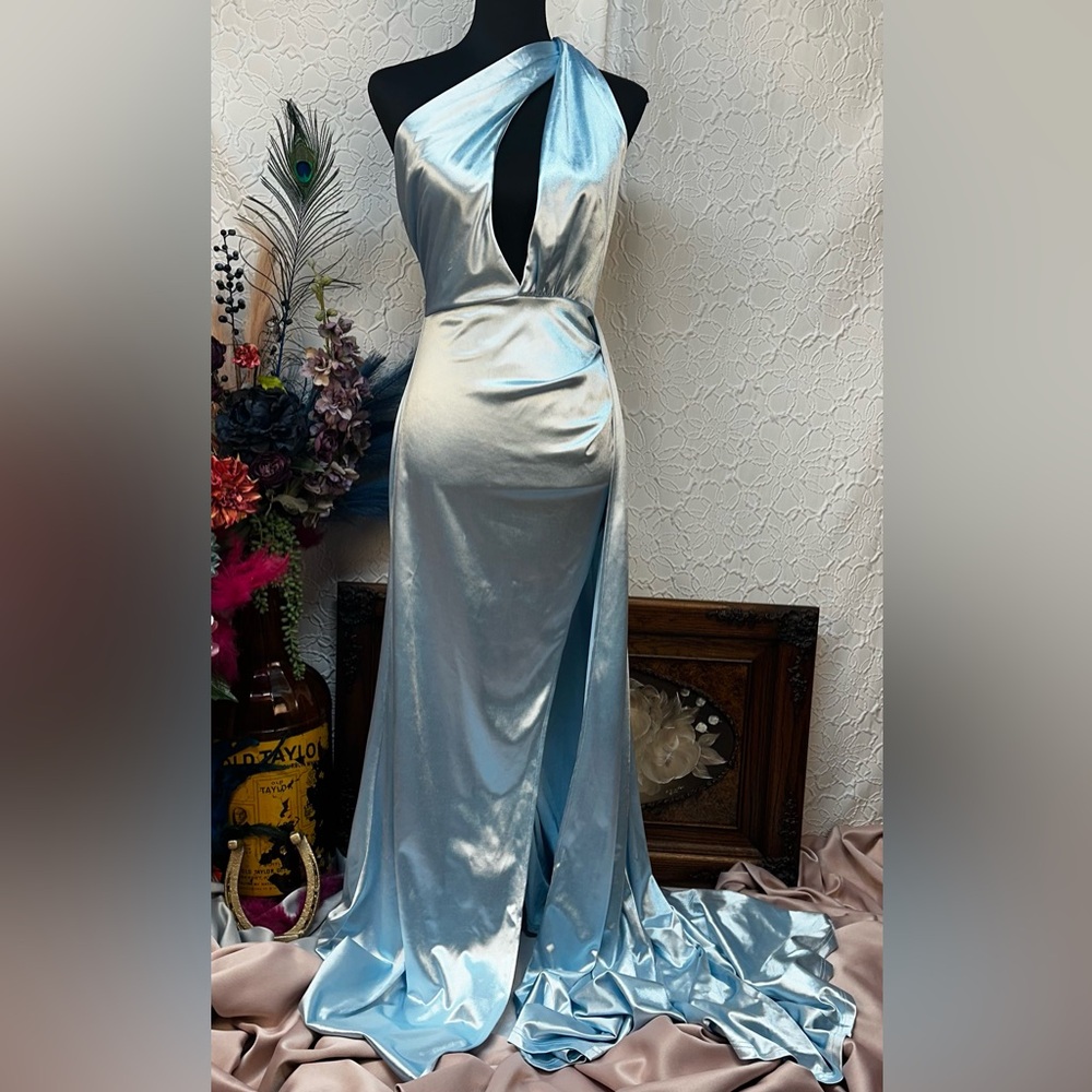 Elegant Light Blue Velvet Halter Evening Gown (XL)‼️NWOT‼️